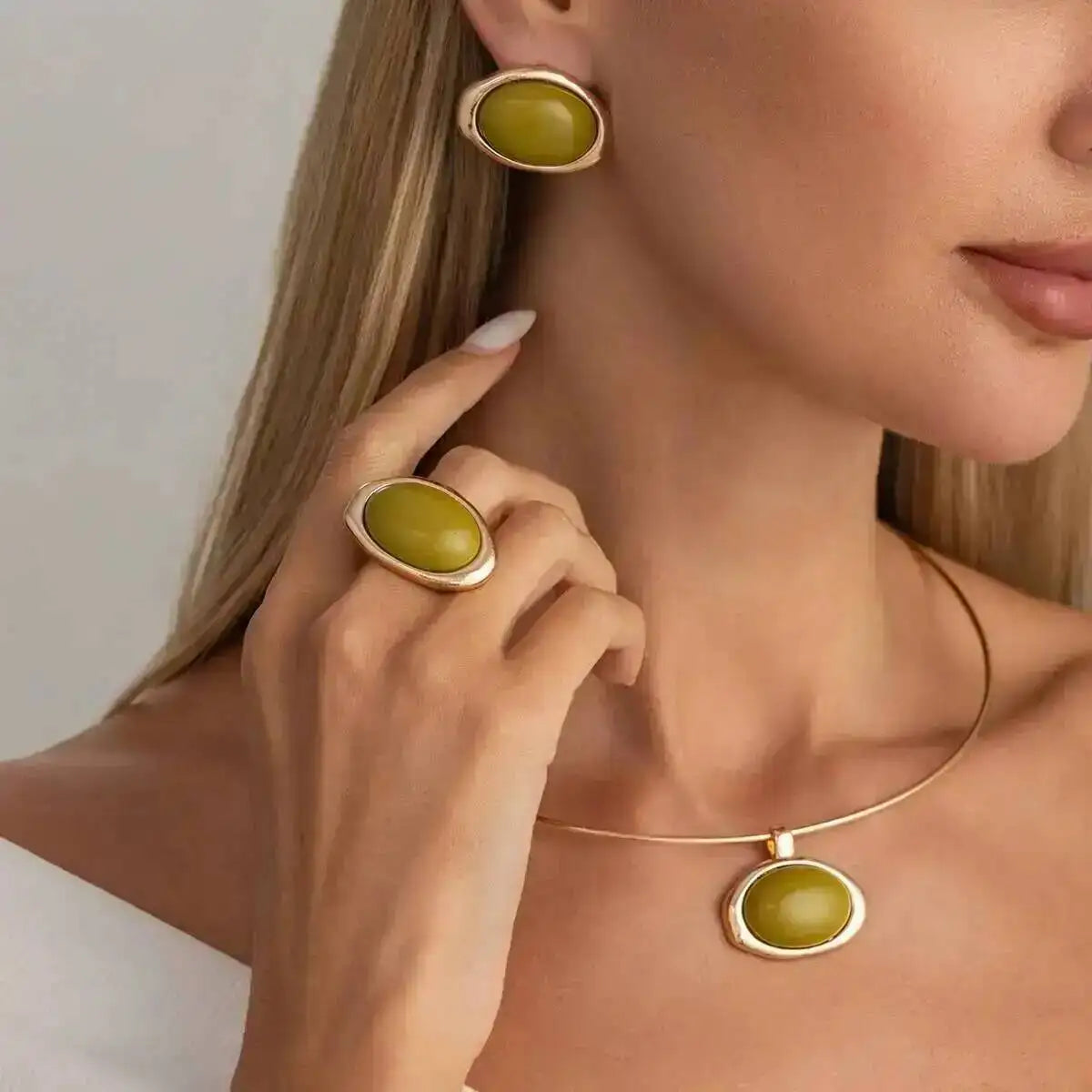Vintage Acrylic Jewelry Set